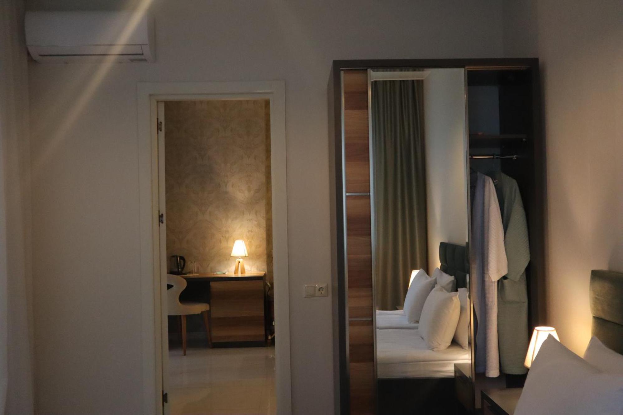 Horizons Hotel Rooms Batoemi Buitenkant foto